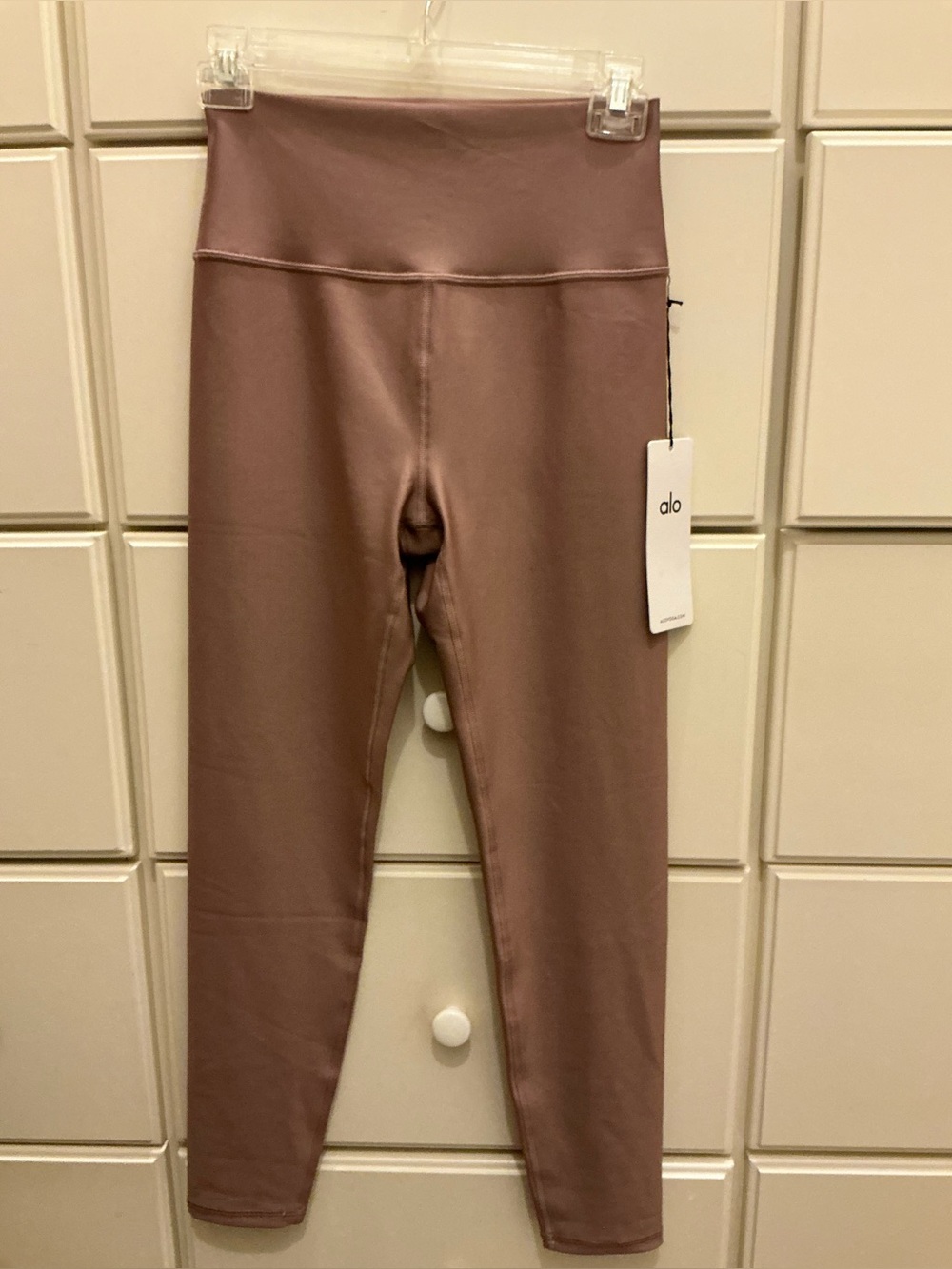 Alo 7/8 high-waist airlift leggings. In mushroom. Size L
